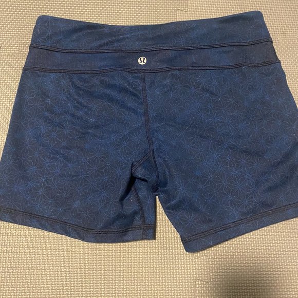 Lululmone shorts - Picture 3 of 3